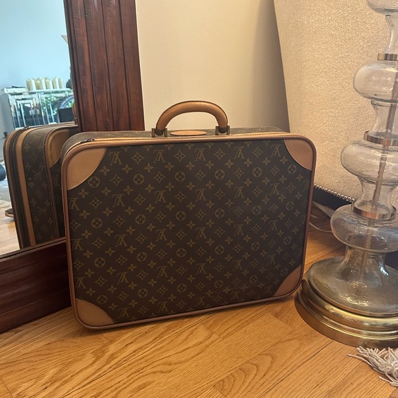 RARE VINTAGE Authentic Louis Vuitton Suitcase - Picture 2 of 9